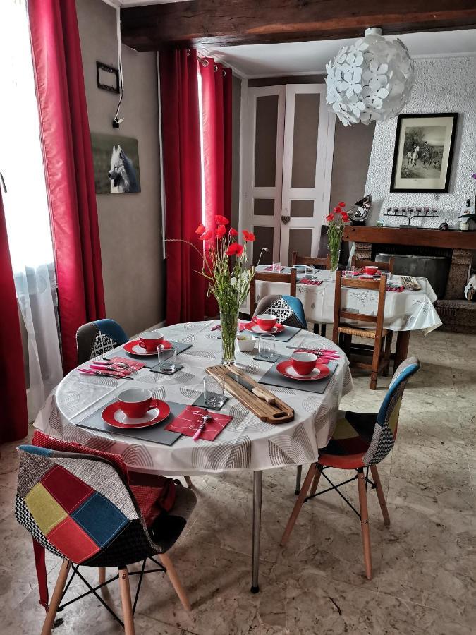 Les Clefs De L Argiliere Bed and Breakfast Fournival Exteriör bild
